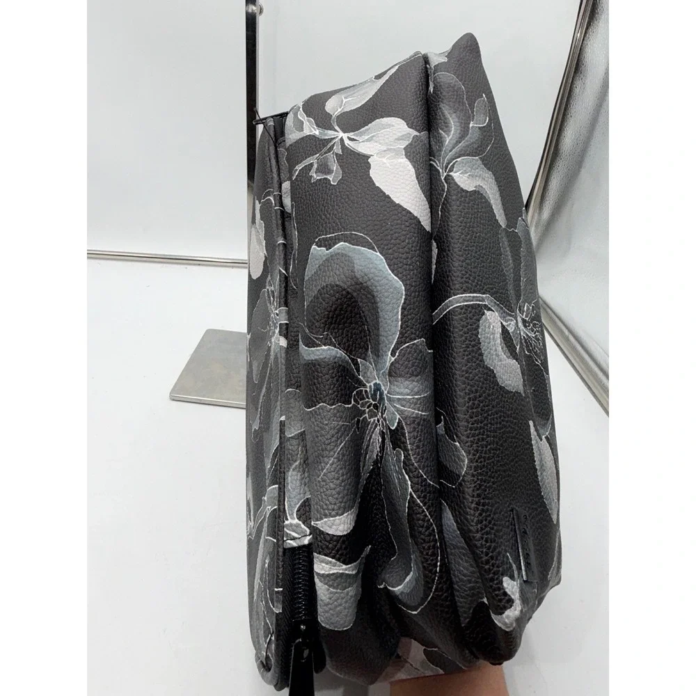 Periea makeup toiletry